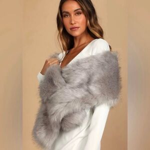 Lulu’s Soft Gray Faux Fur Wrap